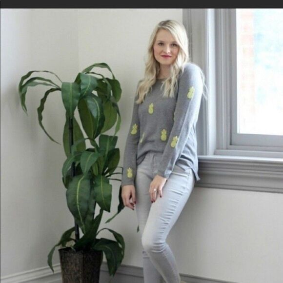 Old Navy Pineapple Scoop Neck Sweater XXL New Without Tags Yellow&Gray RM-B - Picture 3 of 7